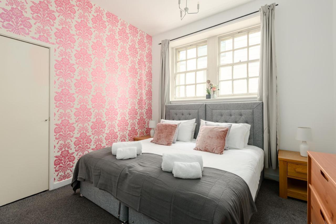 2 Bedroom Royal Mile Apartment إدنبرة المظهر الخارجي الصورة
