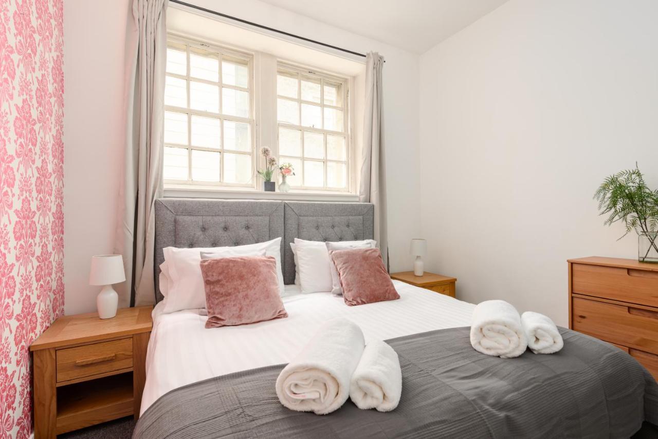 2 Bedroom Royal Mile Apartment إدنبرة المظهر الخارجي الصورة